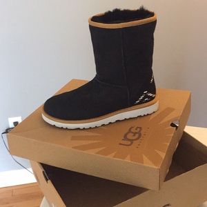 Ladies ugg boots with box